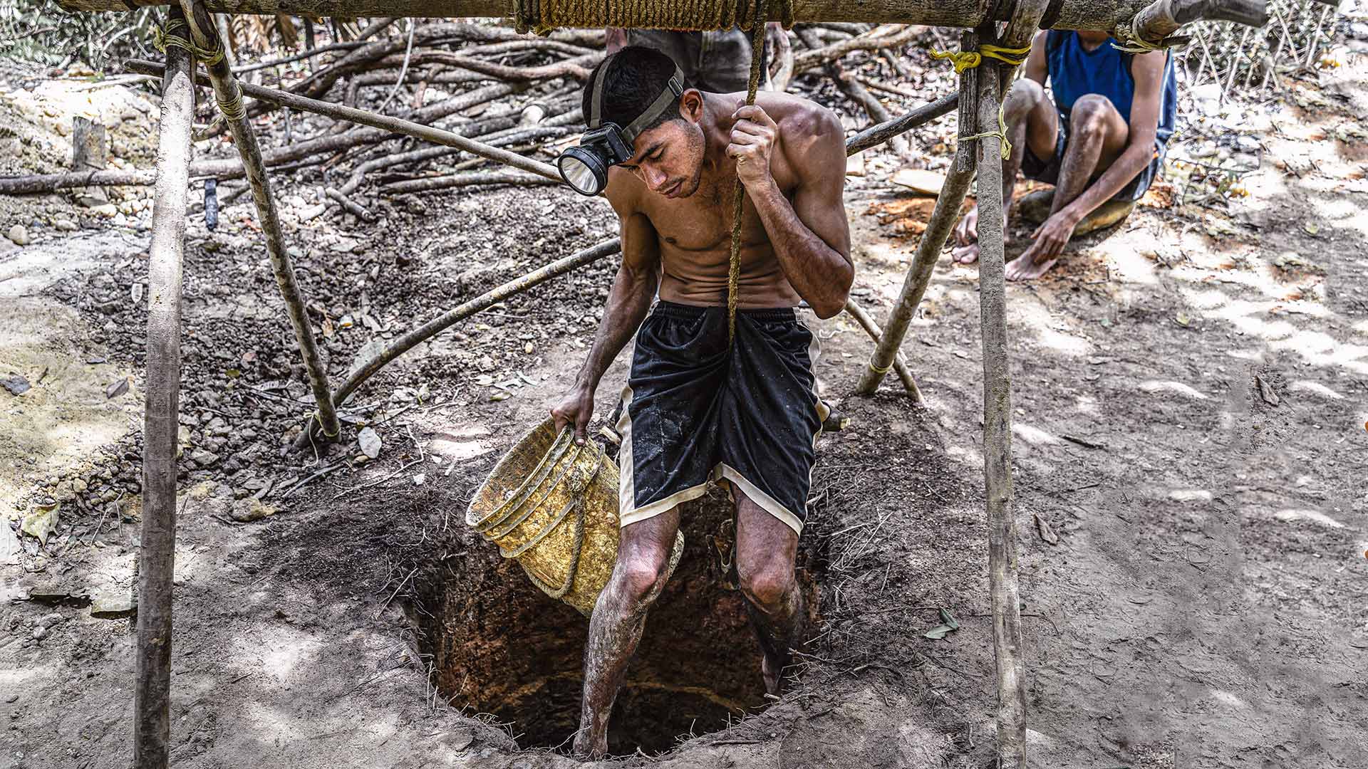 Minas de oro en Venezuela: matanzas, miseria e impunidad